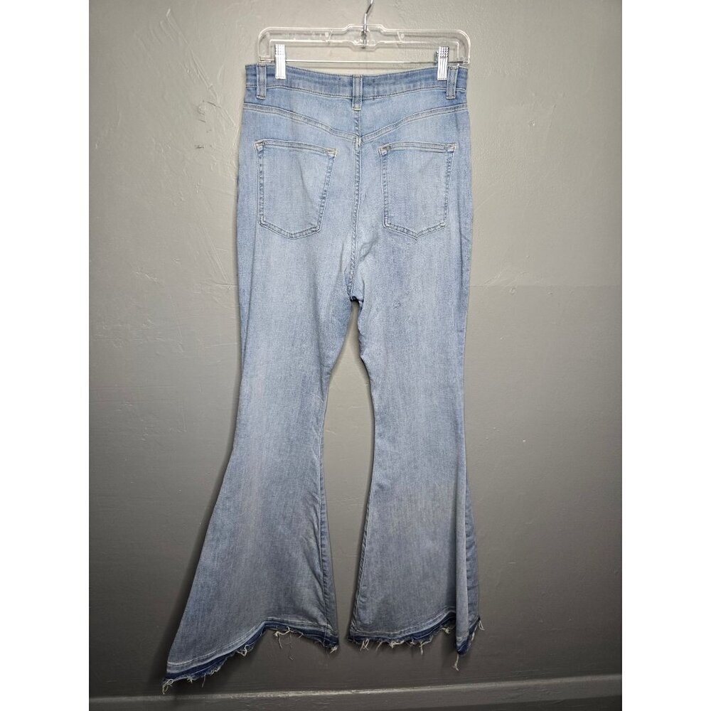 We The Free Irreplaceable Bell Bottom Button Fly Jeans Free People size 31 - Picture 6 of 13